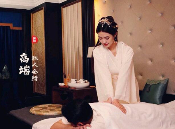 前天我在重庆一家养生会所，帮助你的身体慢慢放松